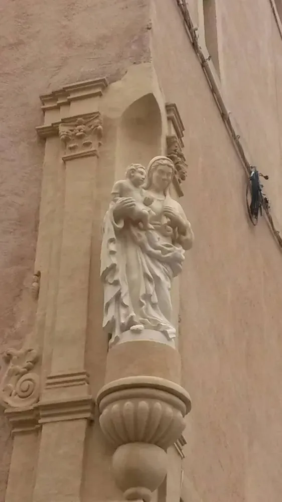 Sculpteur statuaire à  Le Puy-Sainte-Réparade